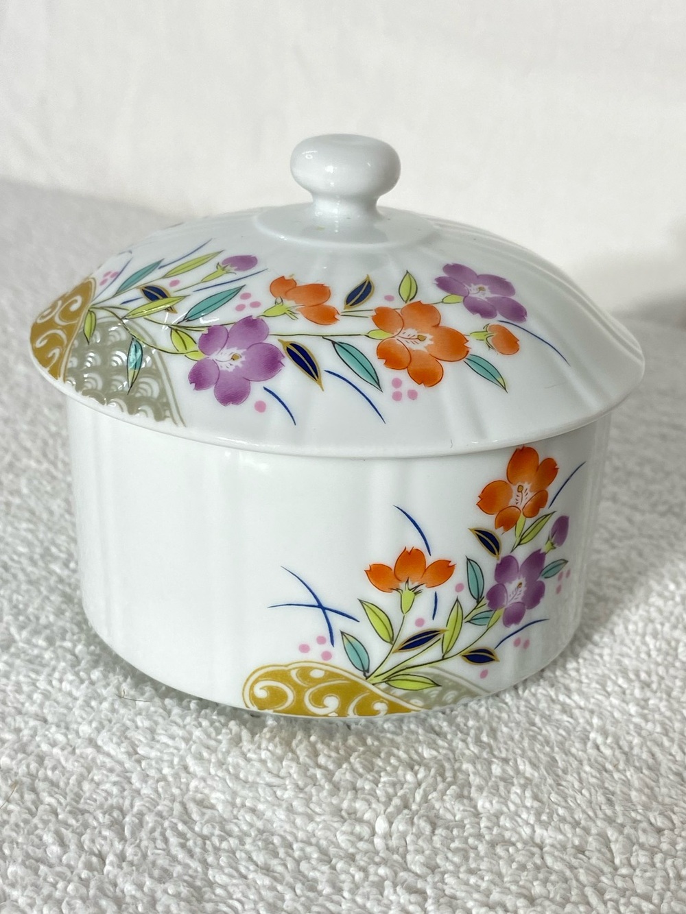 Vintage Japanese Porcelain Lidded Trinket Box Chinoiserie Floral